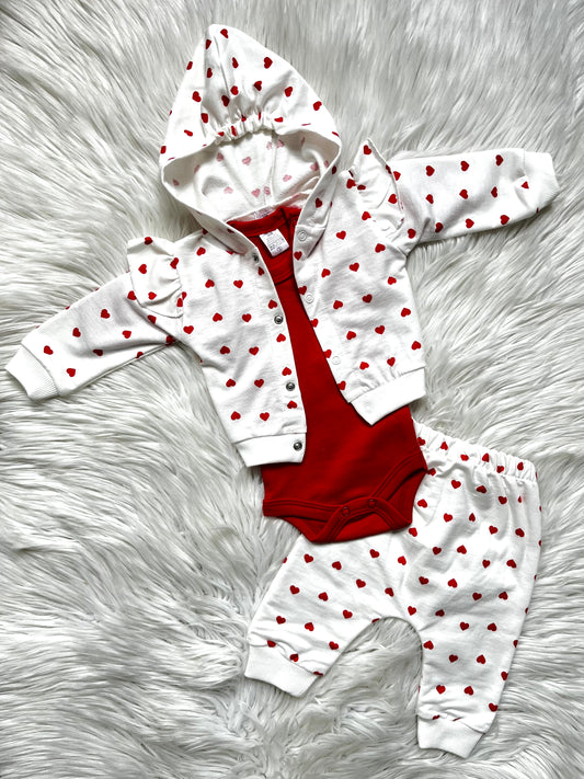 ❤️ Kırmızı Kalp Desenli Kapüşonlu 3’lü Takım – Sweatshirt + Body + Pantolon